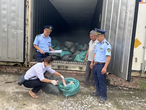 Lạng Sơn: Phát hiện 1,5 tấn móng giò lợn bốc mùi, không rõ nguồn gốc lưu thông trên thị trường