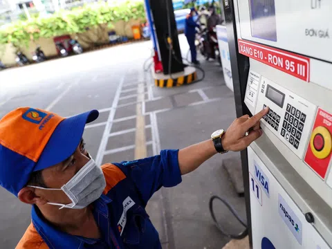 Giá xăng dầu hôm nay 20/9/2025: Thế giới giảm mạnh, trong nước tăng nhẹ