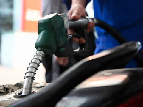 Giá xăng dầu hôm nay 14/10: Thế giới bật tăng mạnh, trong nước ổn định