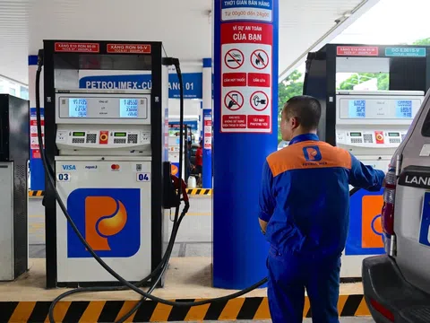 Giá xăng dầu hôm nay 30/10: Thị trường biến động, giá dầu thế giới tăng nhẹ