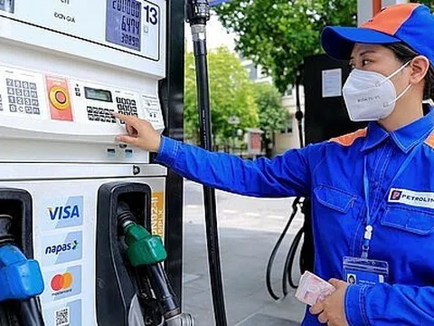 Giá xăng dầu hôm nay 2/12/2025: Tăng mạnh do căng thẳng địa chính trị leo thang