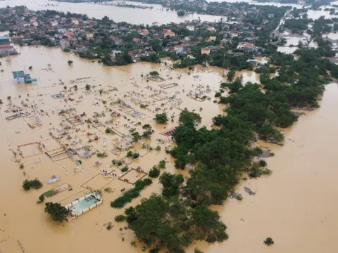 Miền Trung tiếp tục có mưa lớn kèm lũ trên các sông đến ngày 4/11