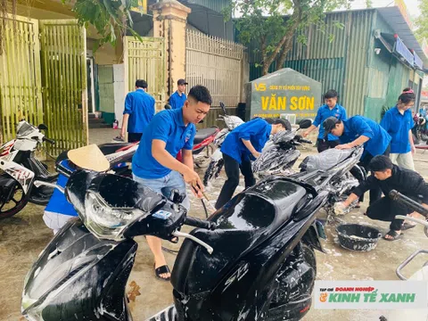 Thanh niên rửa xe gây quỹ từ thiện mang Tết ấm cho người nghèo