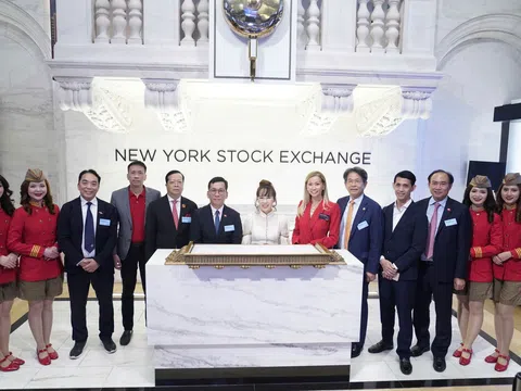 Tỷ phú Nguyễn Thị Phương Thảo gặp Chủ tịch Sàn giao dịch chứng khoán New York – Thị trường tăng 48 điểm