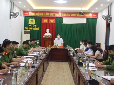 Đoàn Đại biểu Quốc hội tỉnh Hà Tĩnh làm việc với Trại giam Xuân Hà