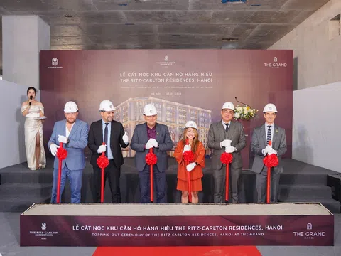 Chính thức cất nóc Khu căn hộ hàng hiệu The Ritz-Carlton Residences Hanoi