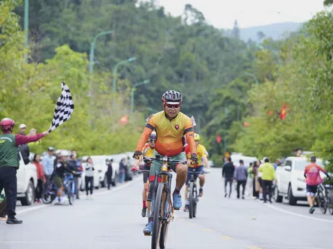 Quảng Ninh: Hơn 400 tay đua tranh tài tại giải đua xe đạp “Về miền di sản”