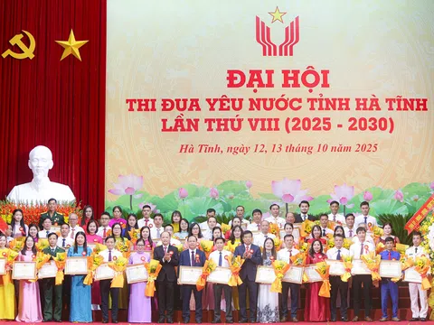 Phó chủ tịch nước dự Đại hội Thi đua yêu nước tỉnh Hà Tĩnh lần thứ VIII