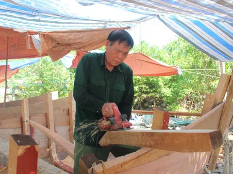 Hà Tĩnh: Làng nghề đóng thuyền hơn 300 năm bên bờ sông La