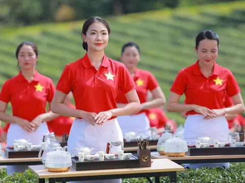 Khai mạc Lễ hội Trà quốc tế 2025 – 1.111 cô gái biểu diễn “Việt trà thức” lập kỷ lục