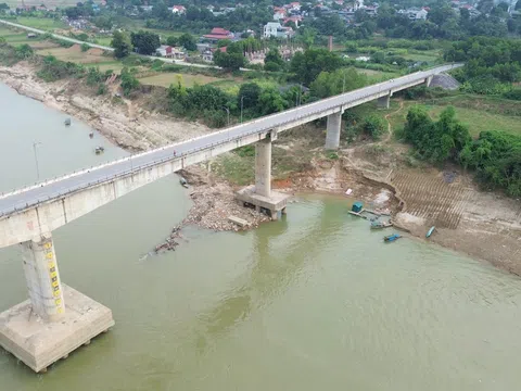 Phú Thọ: Cấm phương tiện và người di chuyển qua cầu Sông Lô vì xuống cấp nghiêm trọng