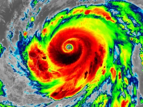 [Infographic] Hướng dẫn kỹ năng an toàn khi siêu bão Ragasa đổ bộ