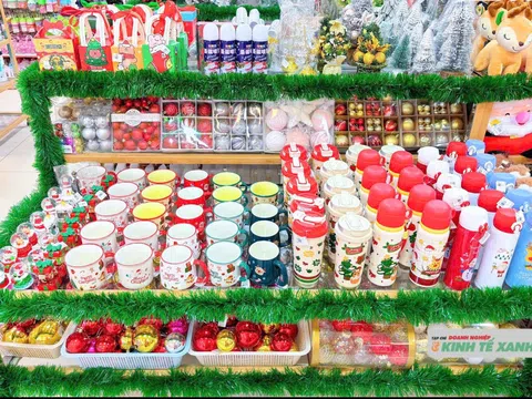 Thị trường trang trí Giáng sinh ảm đạm, người dân thắt chặt chi tiêu