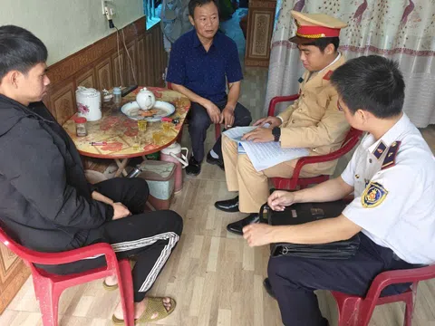 Phát hiện bến bãi tập kết vật liệu xây dựng không phép trên sông Hồng