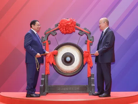 Thủ tướng Phạm Minh Chính đánh cồng khai mạc phiên giao dịch tại sàn giao dịch chứng khoán lớn nhất châu Á