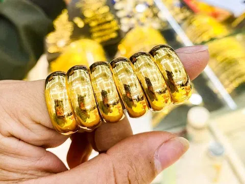 Giá vàng SJC lập đỉnh lịch sử, chạm mốc 125 triệu đồng/lượng