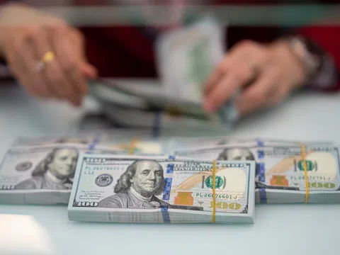 Ngân hàng tiếp tục tăng mạnh giá USD