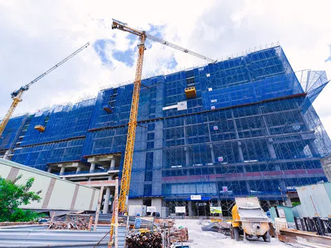 Khách hàng được tận mắt xem căn hộ thật ngay công trình đang xây dựng