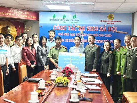 Hội Cựu CAND và PVEP-POC hỗ trợ 2,4 tỷ đồng xóa nhà tạm, nhà dột nát cho hội viên khó khăn