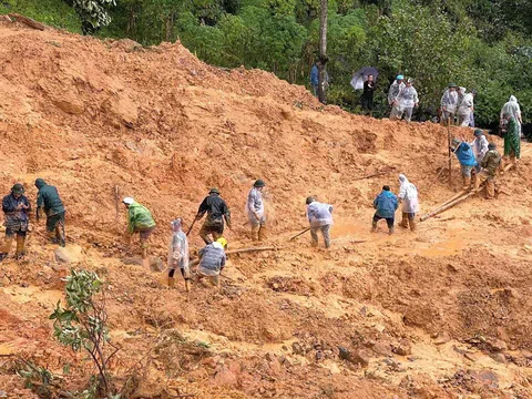Nỗ lực tìm kiếm trong mưa lũ, 4 nạn nhân mất tích ở Lũng Cú vẫn chưa được tìm thấy