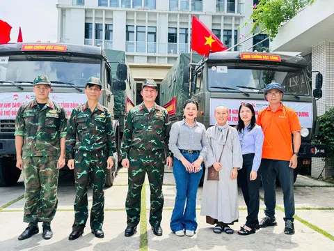 Tập đoàn Kim Oanh hỗ trợ trên 5 tỷ đồng “Chung tay vì đồng bào vùng bão lũ”