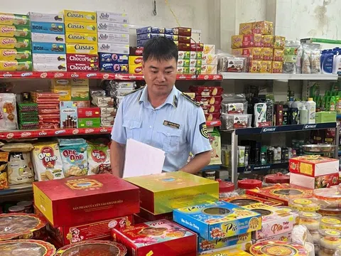 Thị trường cuối năm: Tăng cường kiểm soát hàng hóa và bảo vệ người tiêu dùng