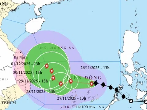 Bão số 15 đổi hướng bất thường, di chuyển chậm và kéo dài nhiều ngày trên Biển Đông