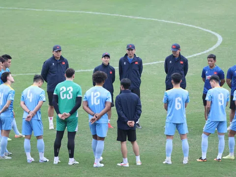 Đội tuyển Việt Nam hội quân luyện tập buổi đầu, chuẩn bị cho trận sân khách gặp đội tuyển Lào