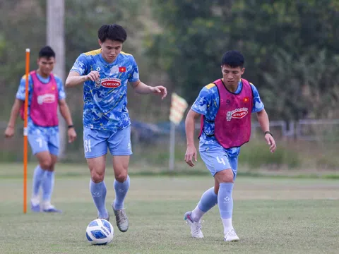 Đội tuyển Việt Nam bắt đầu luyện tập tại Viêng Chăn, tích cực chuẩn bị cho trận gặp đội chủ nhà Lào