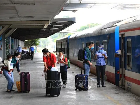 Chuyến tàu đầu tiên khởi hành từ ga Hà Nội đi Tp. Hồ Chí Minh sau giãn cách xã hội