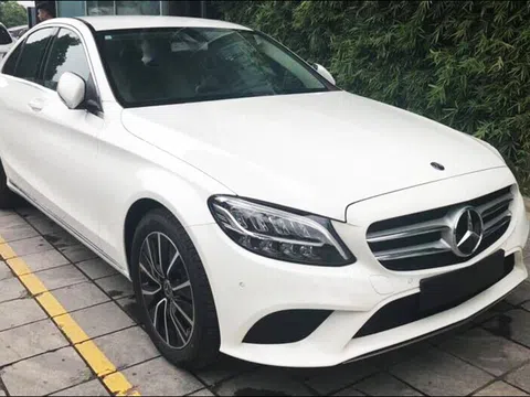 Mercedes-Benz Việt Nam triệu hồi gần 1.800 xe C200