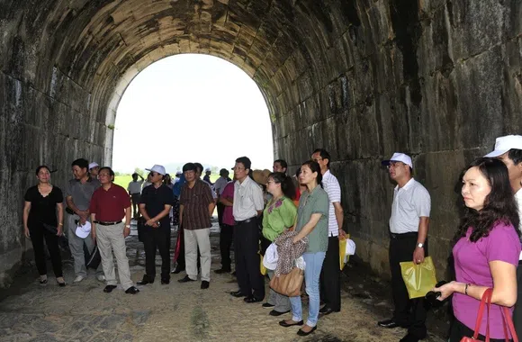 Di sản “giữ chân” du khách mùa hè