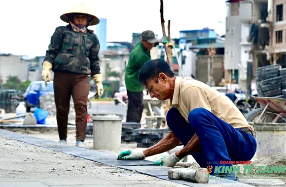 Hà Nội thay màu áo mới cho vỉa hè: Phía sau những mét đá mới