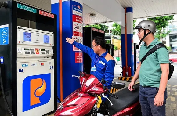 Xăng dầu đồng loạt giảm mạnh, RON 95 tiến gần ngưỡng 23.000 đồng/lít