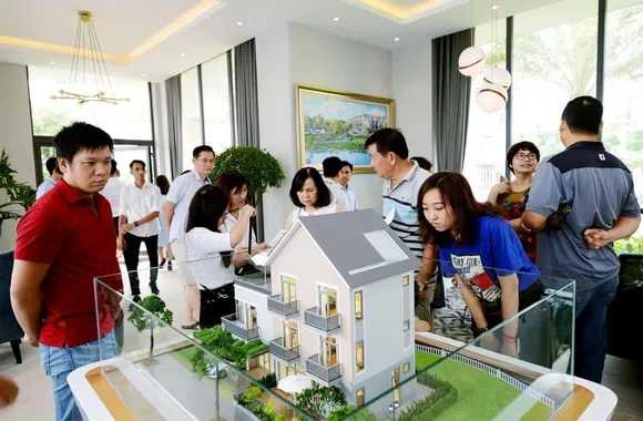 Người mua nhà thận trọng khi lãi suất và giá bán cùng tăng