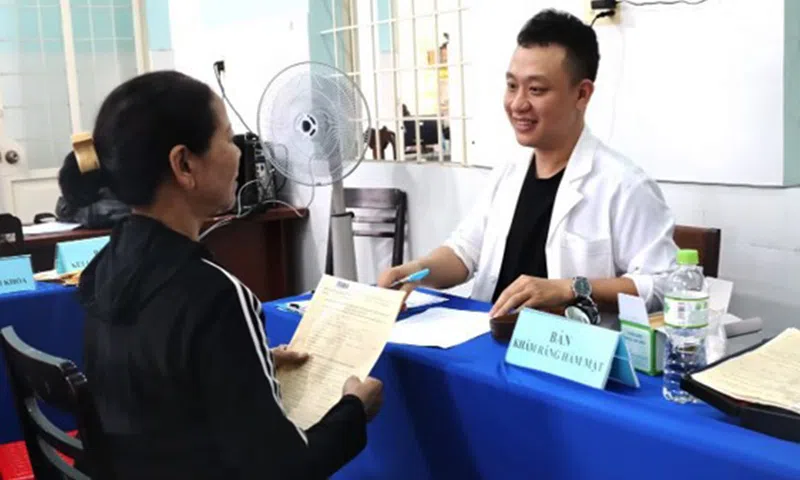 Bác sĩ về tận nơi, người dân được khám bệnh sớm hơn