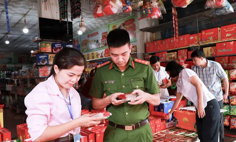Xã Hương Sơn tăng cường kiểm tra an toàn thực phẩm dịp Tết Trung thu năm 2026