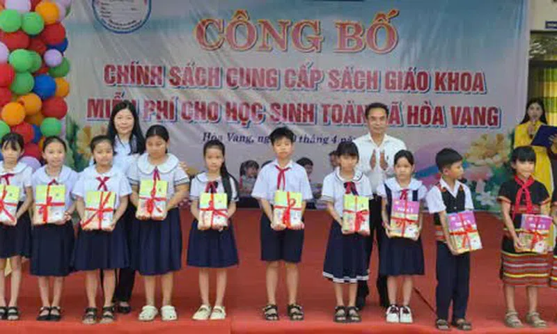 Đà Nẵng: Hòa Vang tiên phong miễn phí 100% sách giáo khoa cho học sinh