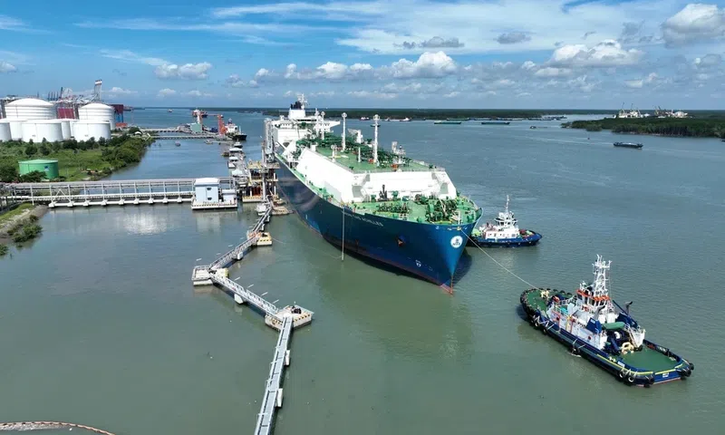 Việt Nam kịp thời nhập hơn 40.000 tấn LPG, giảm áp lực thiếu hụt từ Trung Đông